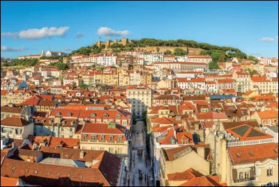 Quelle est cette capitale aux toits rouges ?