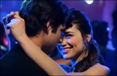 Où Scott emmène-t-il Allison pour son anniversaire ?