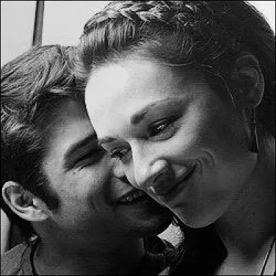 Quel est le premier objet que Scott donne à Allison ?