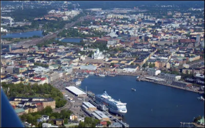 Quelle est cette ville, capitale de la Finlande, premier port passagers du monde ?