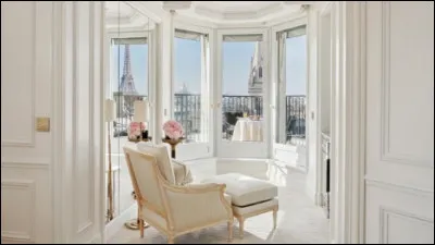 Combien co&ucirc;te en moyenne une nuit dans une suite "Tour Eiffel" &agrave; l'H&ocirc;tel Four Seasons George V ? (1 chambre)