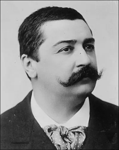 Le Shangri-La Hotel &agrave; Paris a &eacute;t&eacute; construit par le petit neveu de Napol&eacute;on Bonaparte : "Roland Bonaparte".