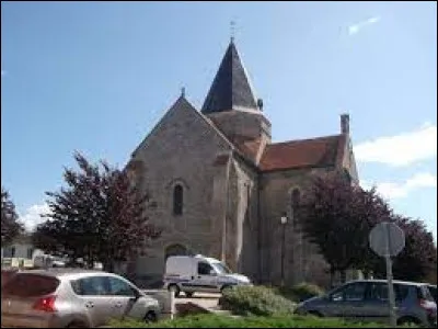 Vous avez sur cette image l'église Sainte-Marie-Madeleine de Villefranche-sur-Cher. Ville de l'arrondissement de Romorantin-Lanthenay, elle se situe dans le département ...