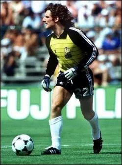 Comment s'appelait le gardien de la coupe du monde 82 ?