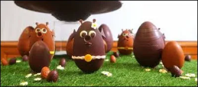 Quelle gourmandise mange-t-on lors de la fête de Pâques qui se déroule au printemps ?