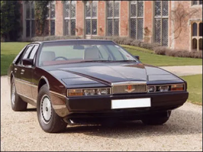 Comment s'appelle cette berline ?