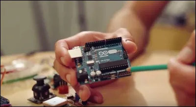 Quelle est la premi&egrave;re chose qu'il ait fabriqu&eacute; ?