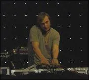 Il est DJ et aussi :