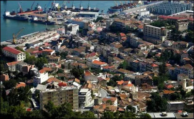 Bejaia, 180 000 habitants, est une ville d'...