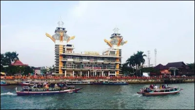 Banjarmasin, 650 000 habitants, est une ville d'...