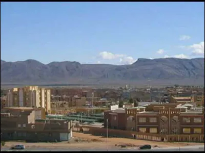 Béchar, 170 000 habitants, est une ville d'...