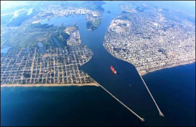Coatzacoalcos, 320 000 habitants, est une ville d'...