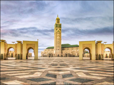 Où est située Casablanca, ville la plus peuplée du Maroc ?
