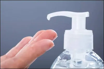 Il déshydrate notre peau, mais il est primordial pour éviter la contamination. Qu'est-il ?