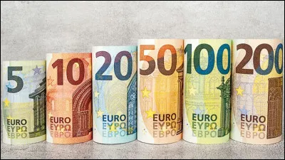 Ce flacon, "orangé", coûte 13 euros de plus que lautre.