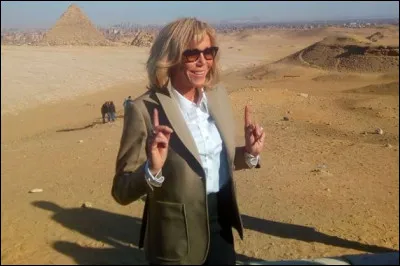 Brigitte Macron aurait posée la première pierre de la célèbre pyramide de Guinée.