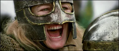 Pauvre fou ... aucun homme ne peut me tuer ... Meurs ! - Je ne suis pas un homme !