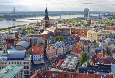 Quelle est cette ville, capitale de la Lettonie, construite sur la mer baltique ?