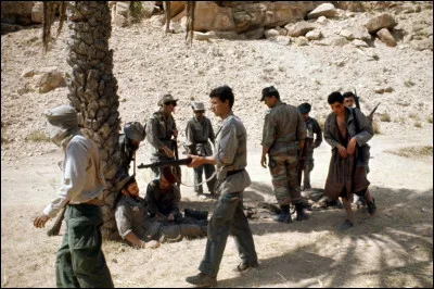 En avril 1961, dans le massif de l'Aurès, un commando, formé d'appelés affronte un groupe de l'Armée de libération nationale : il fait un prisonnier algérien. Le soldat français blessé au cours de l'accrochage, instituteur dans le civil, se rappelle les événements qu'il a vécus au cours des derniers mois. Quel est ce film de René Vautier ?