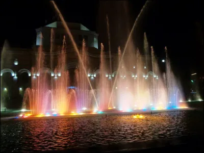 En quelle année eut lieu la "nuit de Cristal", pogrom contre les Juifs ordonné par Hitler sous le Troisième Reich ?