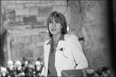 Complétez le titre de cette chanson : "Toujours du...