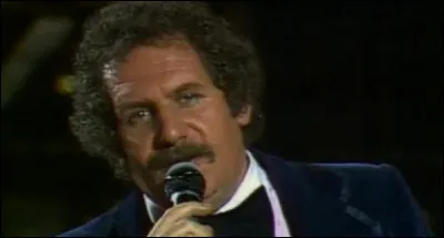 Complétez cette chanson de Mort Shuman : 
Il neige sur le lac Majeur, les ____ sont en pleurs...