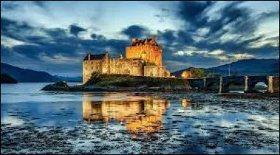 En Écosse, à quel âge la majorité est-elle fixée ?