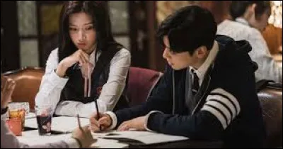 Hmmmmm tu penses à quelle série ?