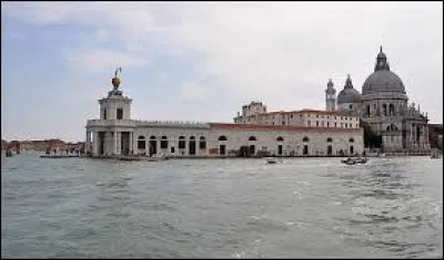 Laquelle de ces mers borde Venise ?