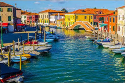 Laquelle de ces propositions constitue un surnom de Venise ?