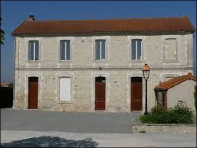 Commune Charentaise, Coulonges se situe en région ...