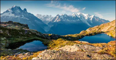 La plus grande montagne du monde se nomme...