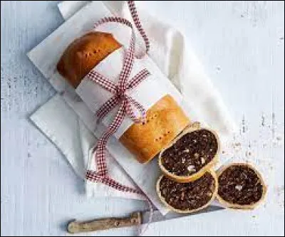 Comment se nomme cette spécialité sucrée à base d'une pâte feuilletée avec à l'intérieur, une pâte aux poires séchées ?