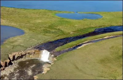 Partons pour le Canada. Quel oc&eacute;an baigne les c&ocirc;tes de l'&icirc;le Victoria ?