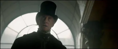 Qui est cet acteur qui a joué dans "Dracula Untold", "Last Action Hero" et "Lune rouge" ?