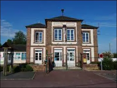 Commune normande, dans l'arrondissement de Bernay, Combon se situe dans le département ...