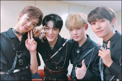 Quels sont les mots qui font partie du boys band SUPER M ?