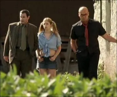 Quelle est l'trange manie du flic qui vient constater les dgats  la fin ?