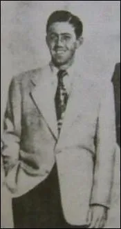 Joueur Australien. 4 Open d'Australie, 2 Roland Garros, 2 US Open et plusieurs autres titres dans les annes 50-70.