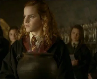 Quelle coupe de cheveux a-t-elle dans ''Harry Potter et le Prisonnier d'Azkaban'' ?