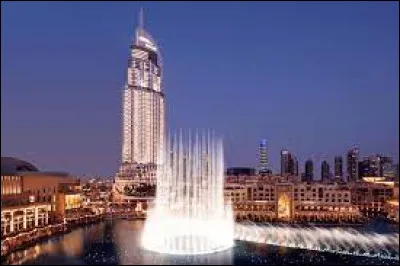 Comment s'appelle cette tour située juste à côté du Burj Khalifa ?