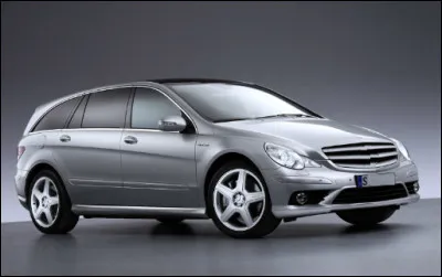 Véhicule à vocation familiale un peu absurde puisque celui-ci est passé entre les mains de célèbres préparateurs automobiles. Quel est ce véhicule ?