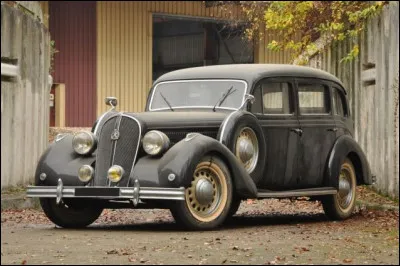 Si vous vous intéressez à l'histoire automobile française, vous avez possiblement vu le nom du constructeur de cette voiture. Saurez-vous me nommer cette voiture ?