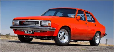 Venue d'une des plus grosses îles du monde, cette berline a pour nom "voler" en aborigène. Quel est ce modèle ?