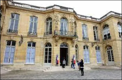 Politique - En France, qui fut le Premier ministre de 1981 à 1984 ?