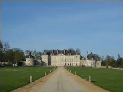 Nous partons à la découverte du château de Montgeoffroy, à Mazé. Ancienne commune Angevine, elle se situe en région ...
