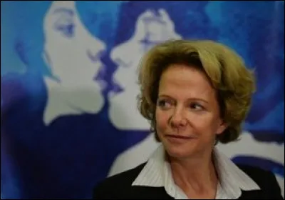 Qui est cette femme, fille d'avocate, qui après avoir été la plus jeune ministre dans le second mandat Mitterrand, fait adopter des lois en faveur de la lutte contre les abus sexuels ?