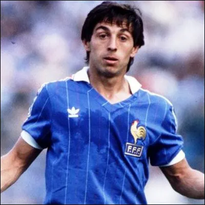 Pour quel club de football Alain Giresse a-t-il jou&eacute; 592 matches et remport&eacute; deux championnats de France ?