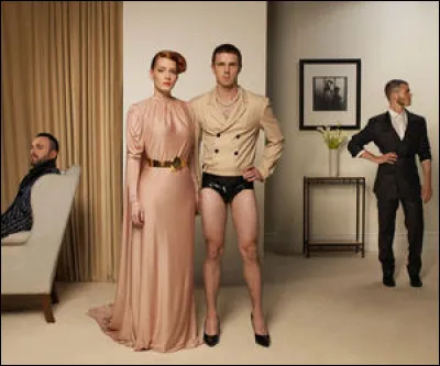 Attendu que le nom de départ était un peu volumineux, "Dead Lesbian and the Fibrillating Scissor Sisters" a finalement opté pour la discrétion (enfin, si l'on veut !)