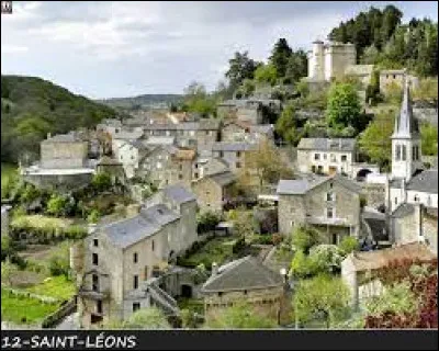 Commune occitane, dans l'arrondissement de Millau, Saint-Léons se situe dans le département ...